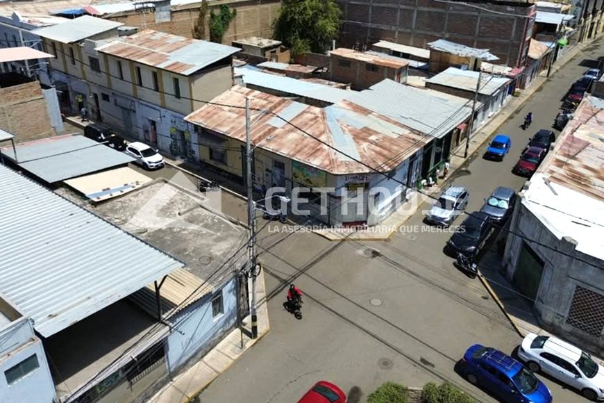 SE VENDE AMPLIO LOCAL COMERCIAL EN EL CENTRO DE PIURA