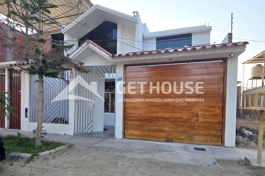 SE VENDE AMPLIA CASA DE 2 PISOS | LOS JAZMINES