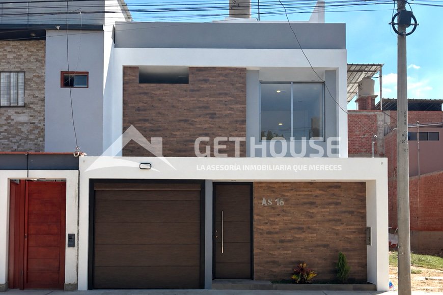 SE VENDE HERMOSA CASA DE ESTRENO FRENTE A PARQUE | URB. MIRAFLORES CC