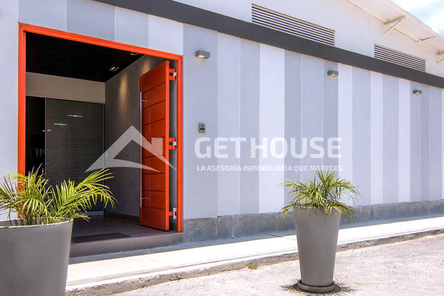SE VENDE LOCAL COMERCIAL CON EXCELENTE UBICACIÓN EN ESQUINA | URB. MIRAFLORES CC