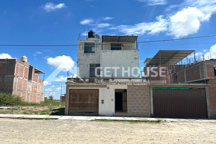 SE VENDE AMPLIA CASA EN AVENIDA | URB LOMAS DEL CHIPE, PIURA