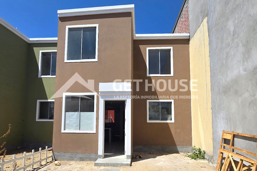 SE VENDE CASA DE DOS PISOS EN AVENIDA | EN URB. MONTEVERDE 