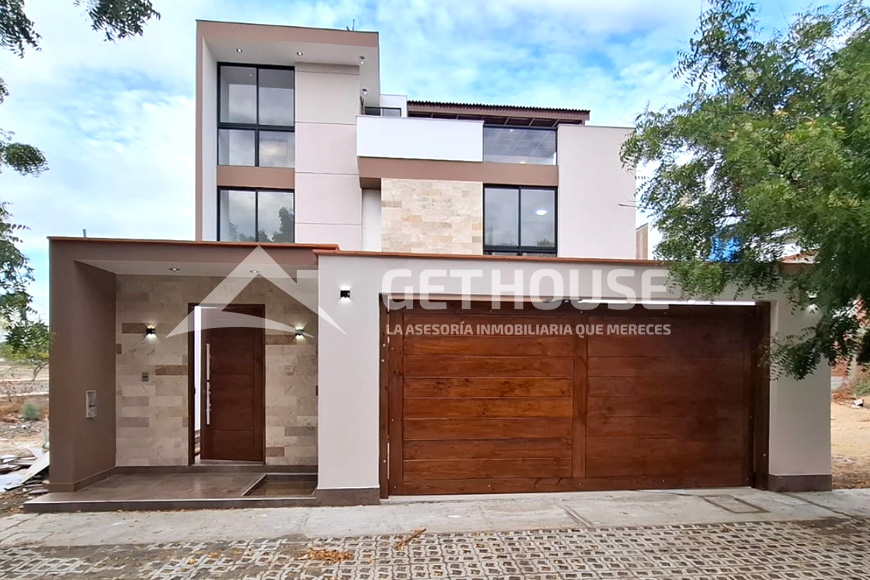 SE VENDE MODERNA Y AMPLIA CASA CON PISCINA EN 200 M2 | URB. BOULEVARD PARK PLAZA