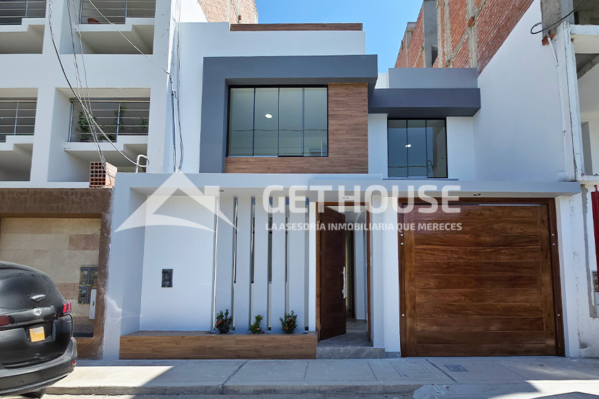 SE VENDE HERMOSA CASA DE ESTRENO CON PISCINA | URB. MIRAFLORES COUNTRY CLUB